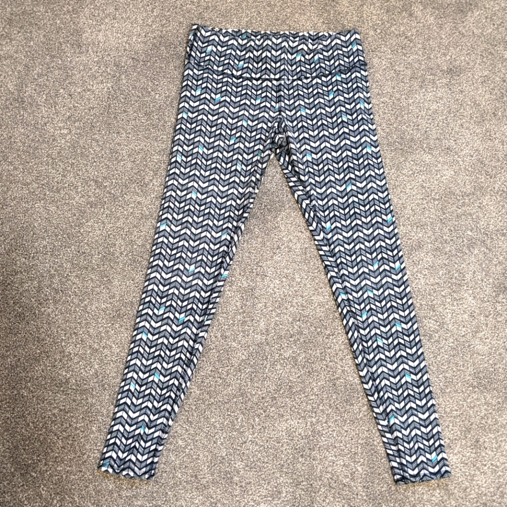 Alo Yoga leggings in black/white/teal pattern